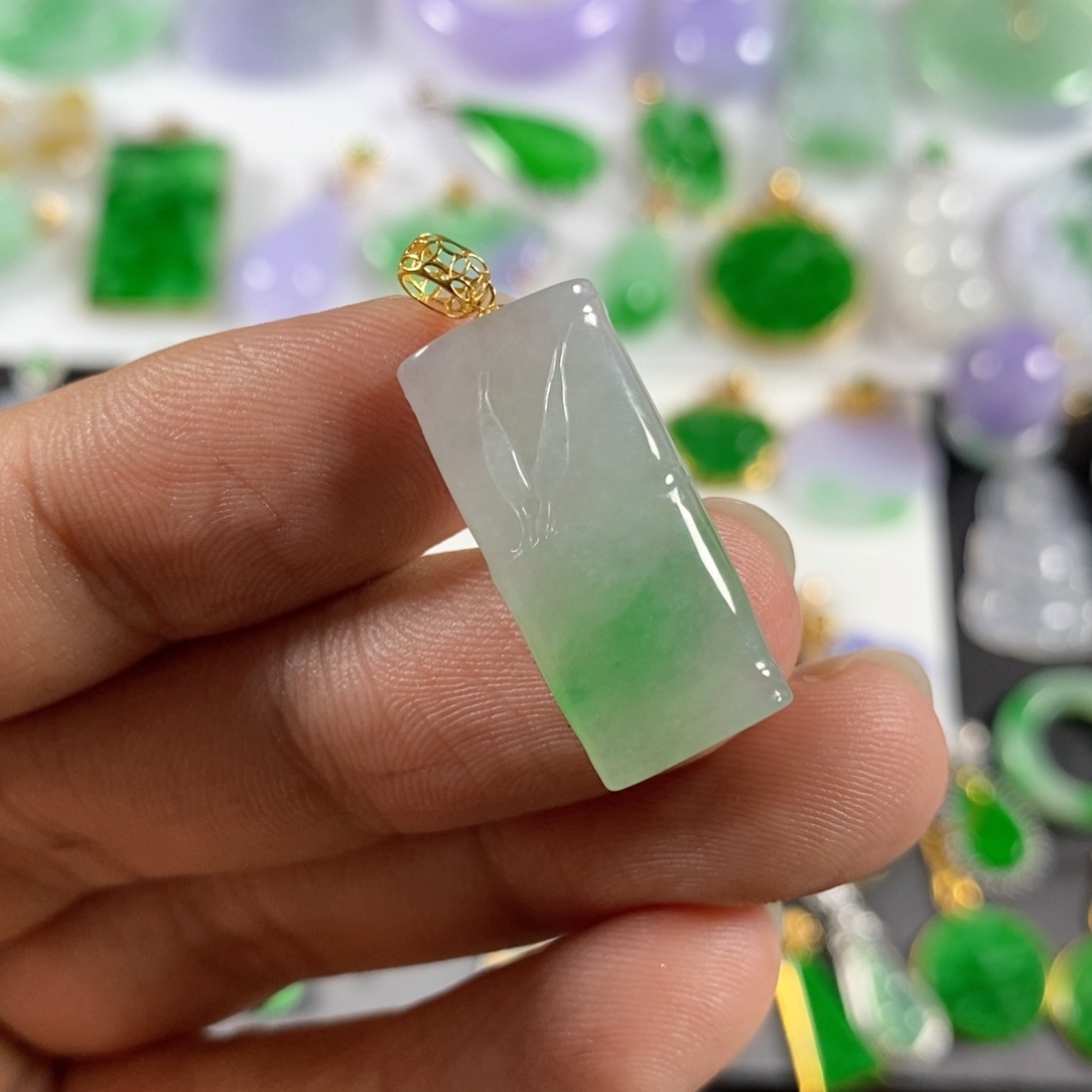 翡翠颈饰18K金镶嵌翡翠