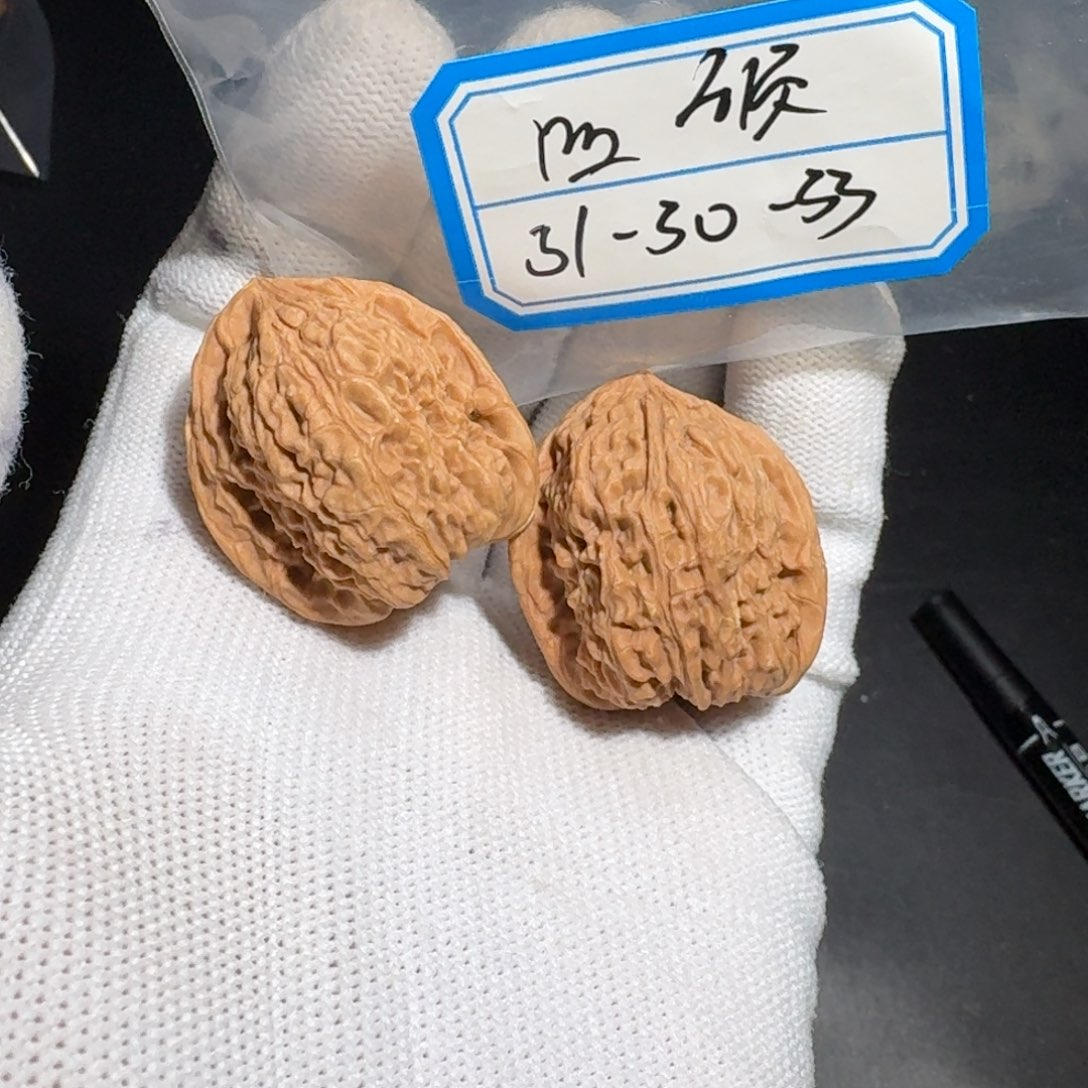 文玩核桃把件35号手捻有黄