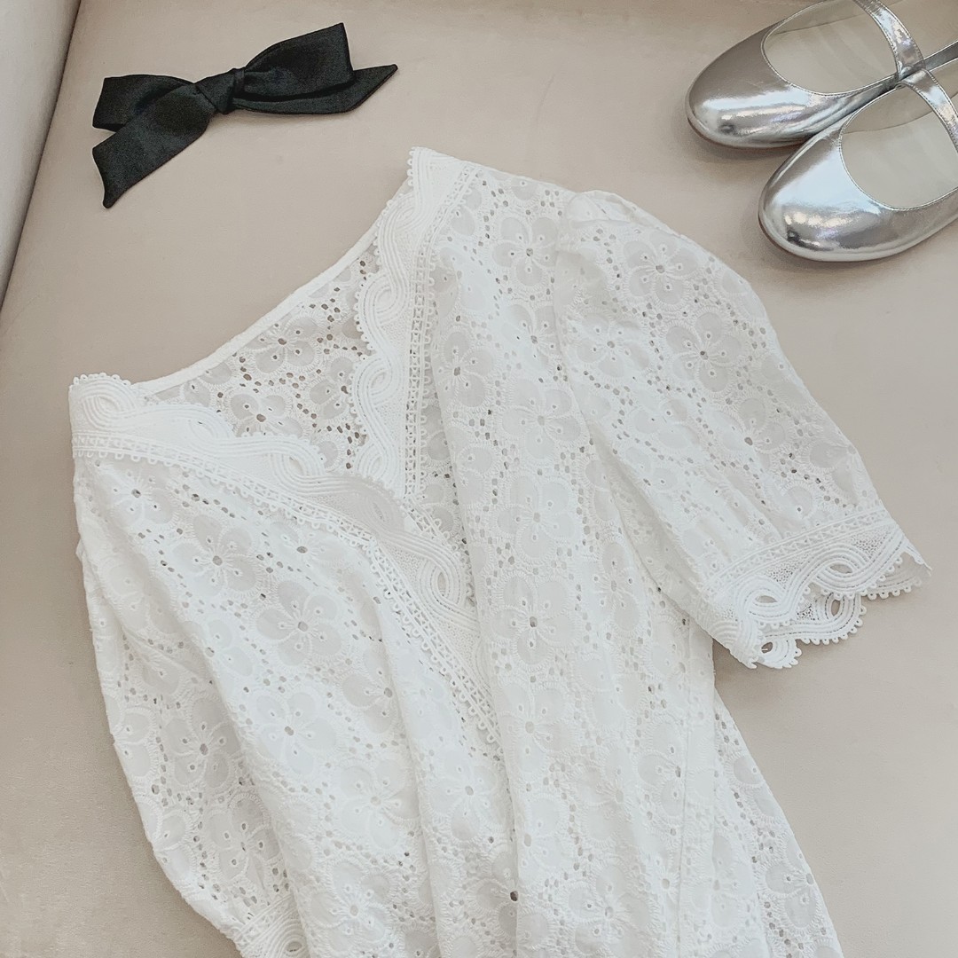 4-22【五瓣樱】 镂空蕾丝衬衫FS204S129