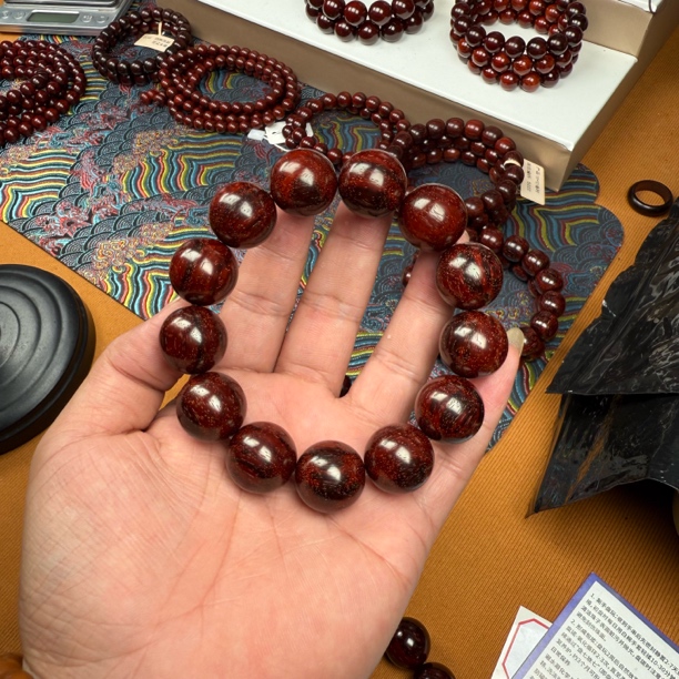 印度小叶紫檀琴料火焰纹黑飘红1.8手串