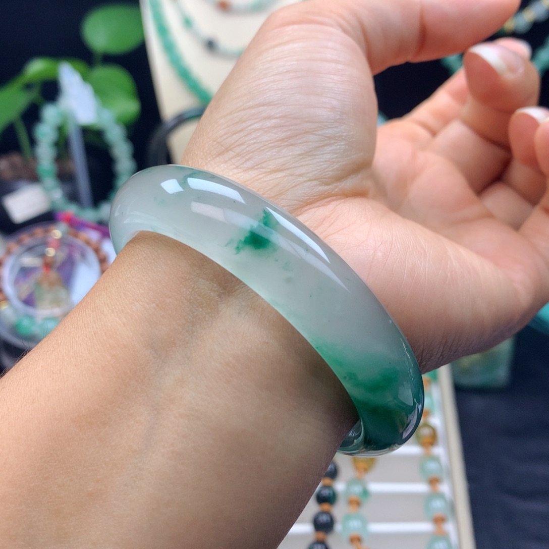 未镶嵌手镯石英质玉