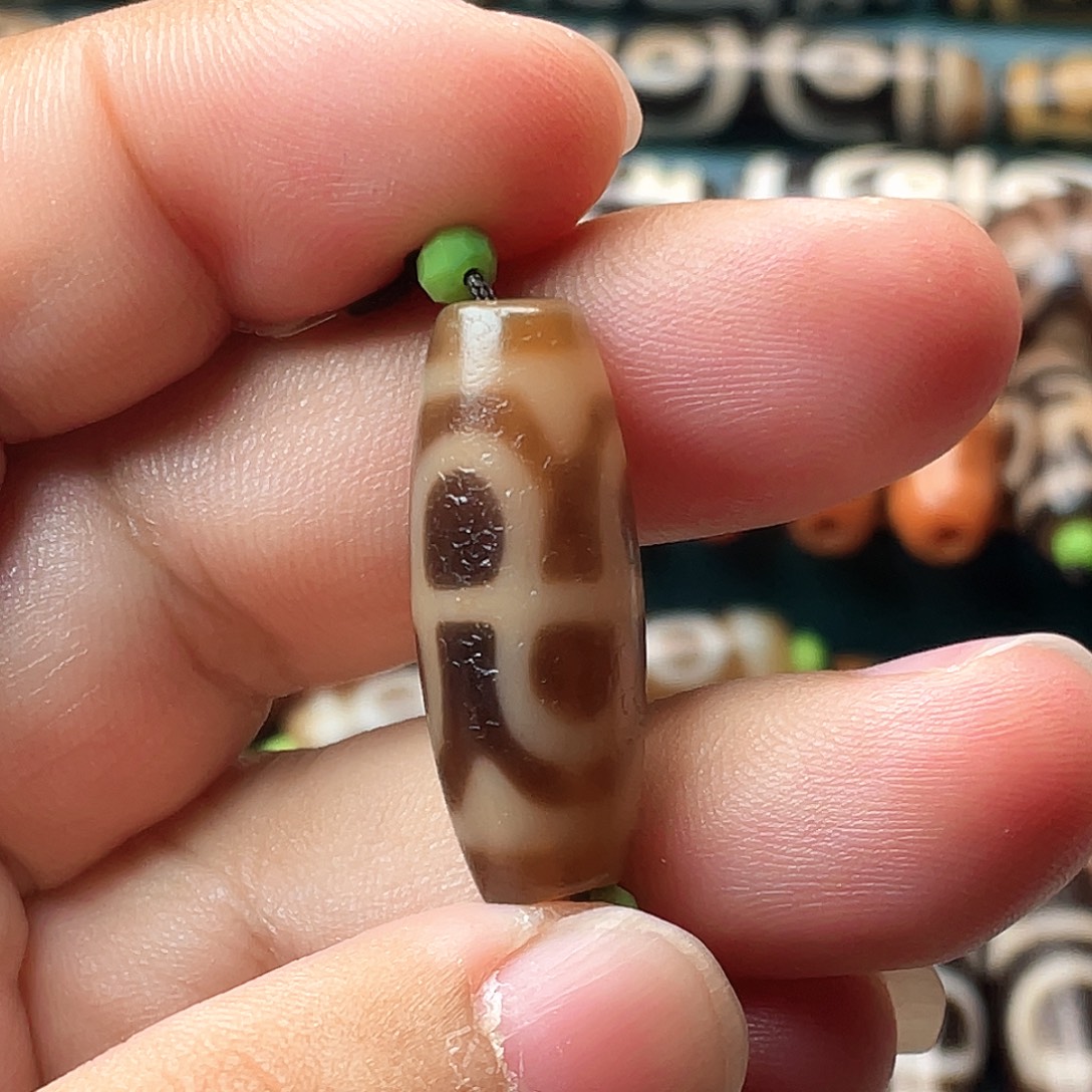 玛瑙/玉髓合金耳饰小卢虎牙六瓣莲花