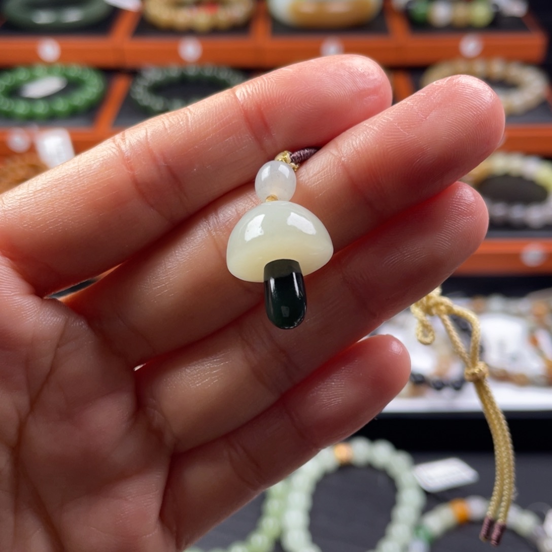 颈饰未镶嵌和田玉