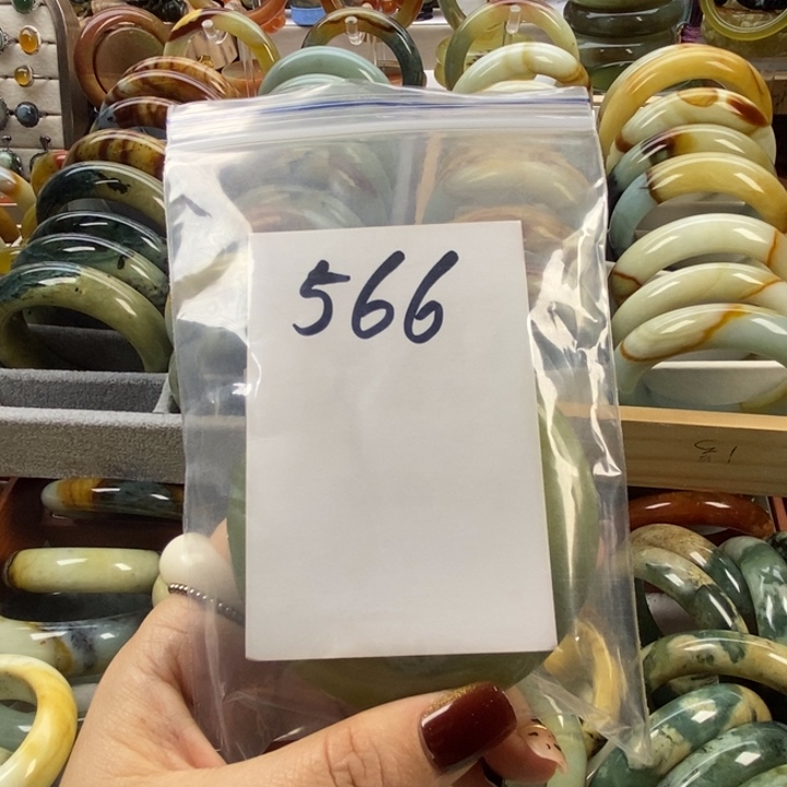 金***闪蛇纹石玉未镶嵌手镯54.8