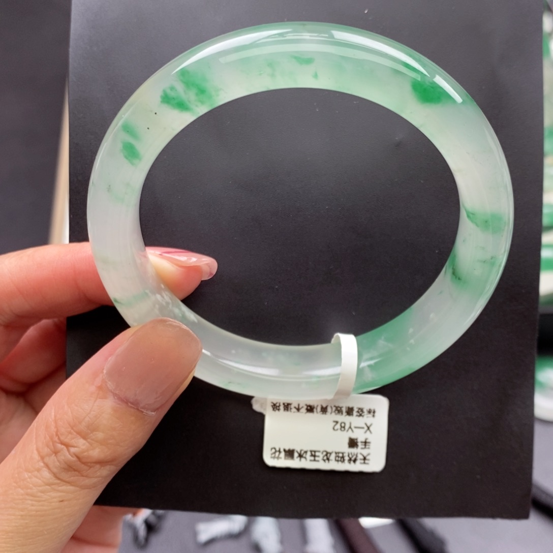 石英质玉手镯未镶嵌翎*