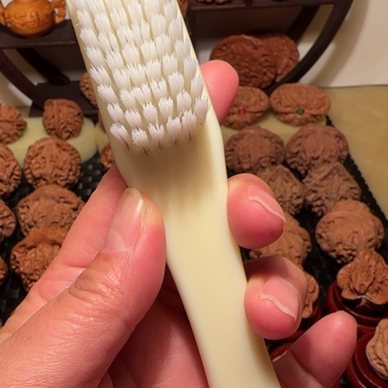 文玩核桃吊坠抛光纳米刷