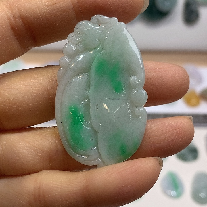 翡翠未镶嵌颈饰46