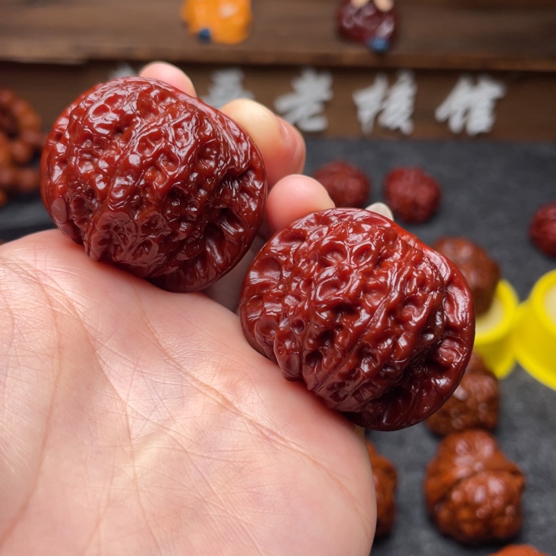 文玩核桃吊坠文玩核桃 手把件 血麒麟 40