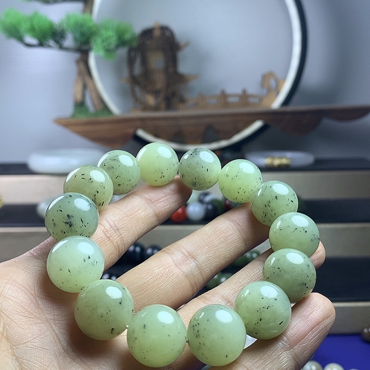 d***o和田玉未镶嵌手串