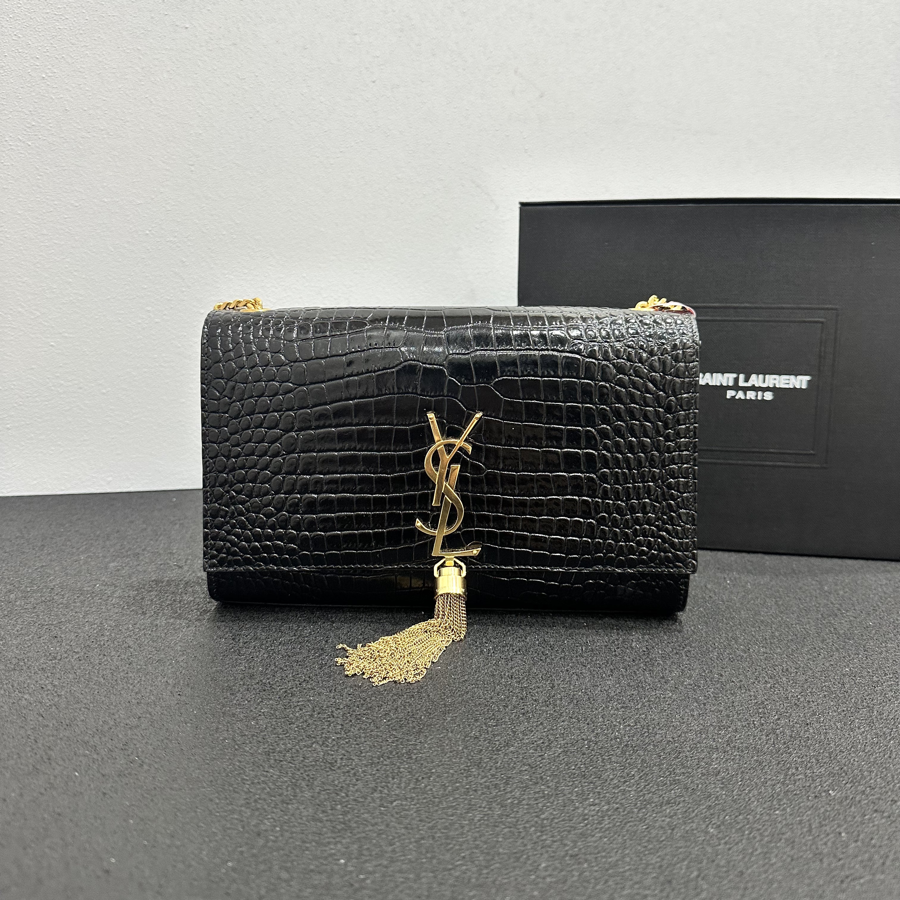未使用 YSL/圣罗兰 壹所kate 鳄压纹 流苏 中号 黑金新款闲置*