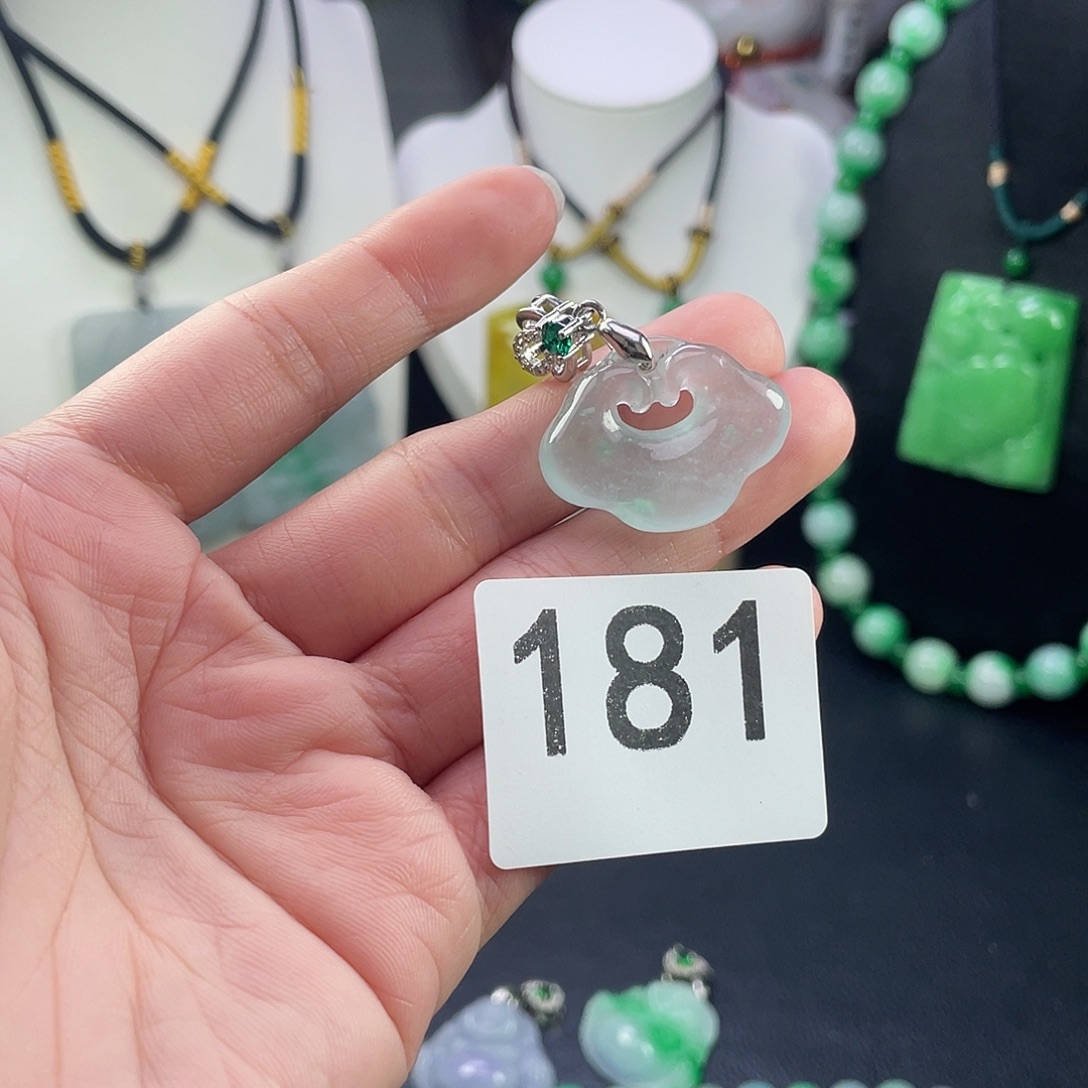 翡翠未镶嵌吊坠(赠链)