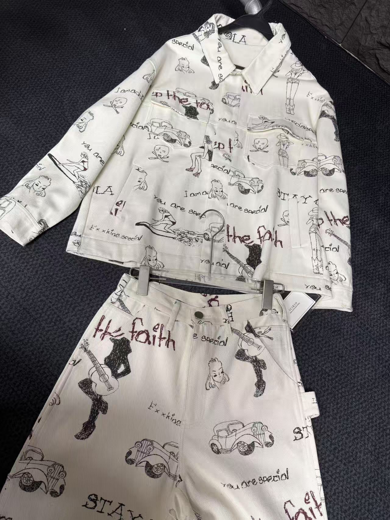 抽象画派 牛仔套装