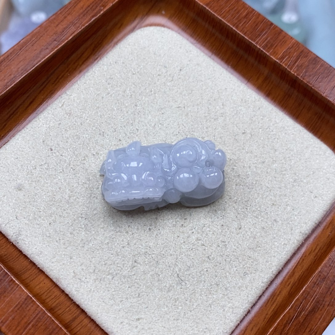 现***实翡翠未镶嵌颈饰霸王貔貅