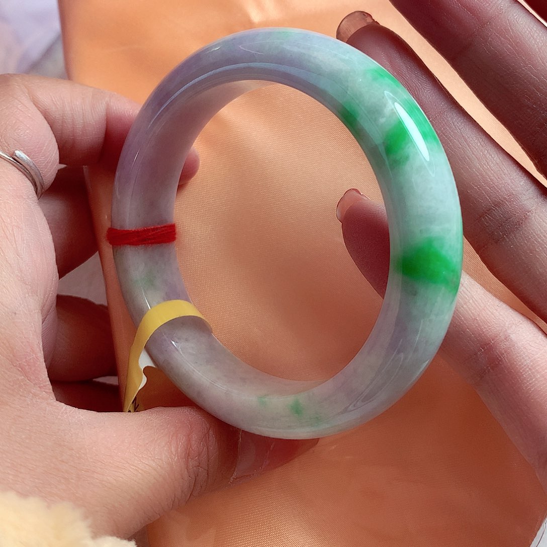 翡翠手镯未镶嵌翡翠