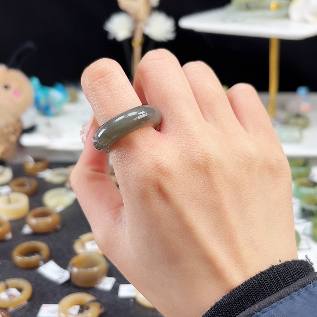 和田玉未镶嵌戒指P130烟灰甜甜圈17.3不退换