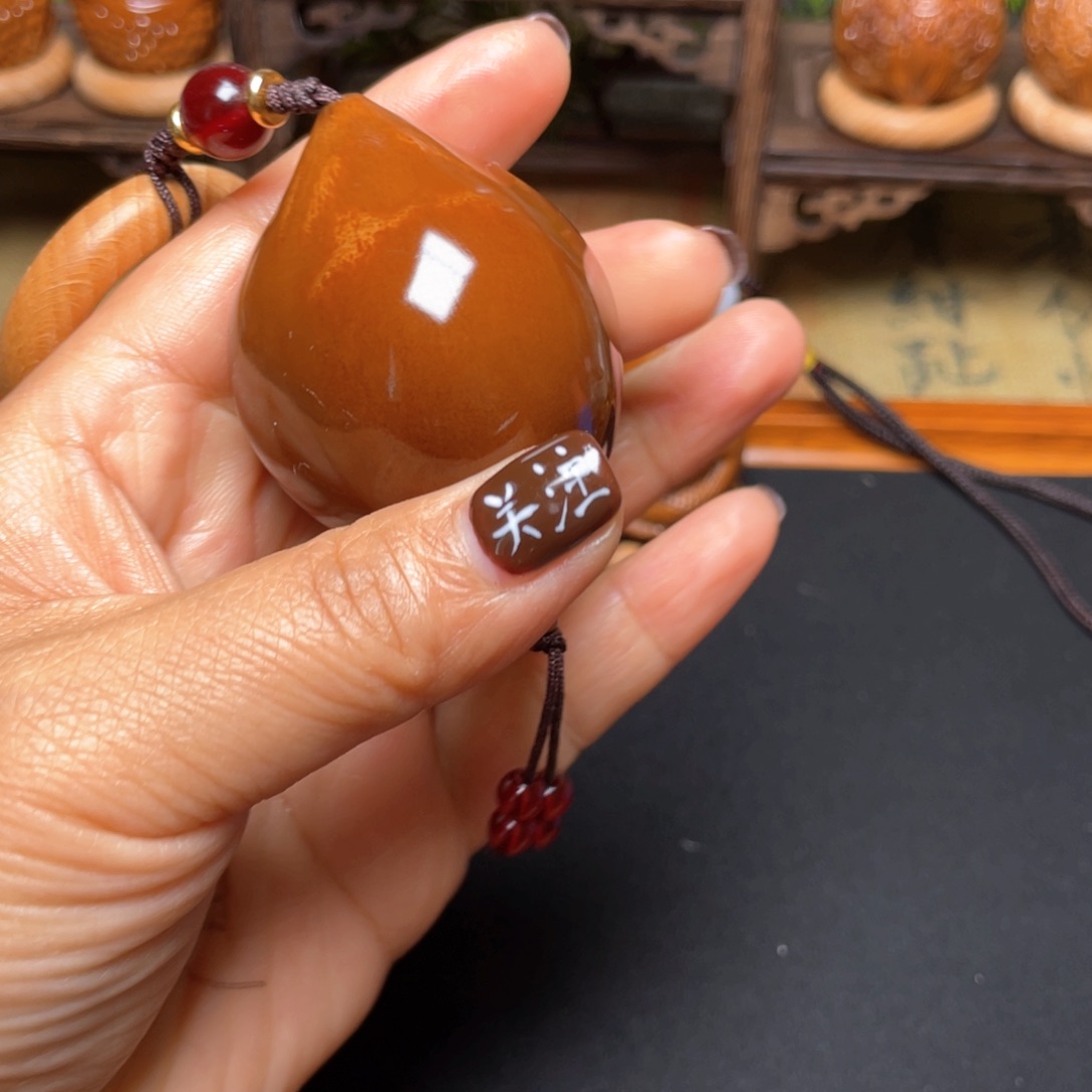 橄榄核吊坠一线天42穿配