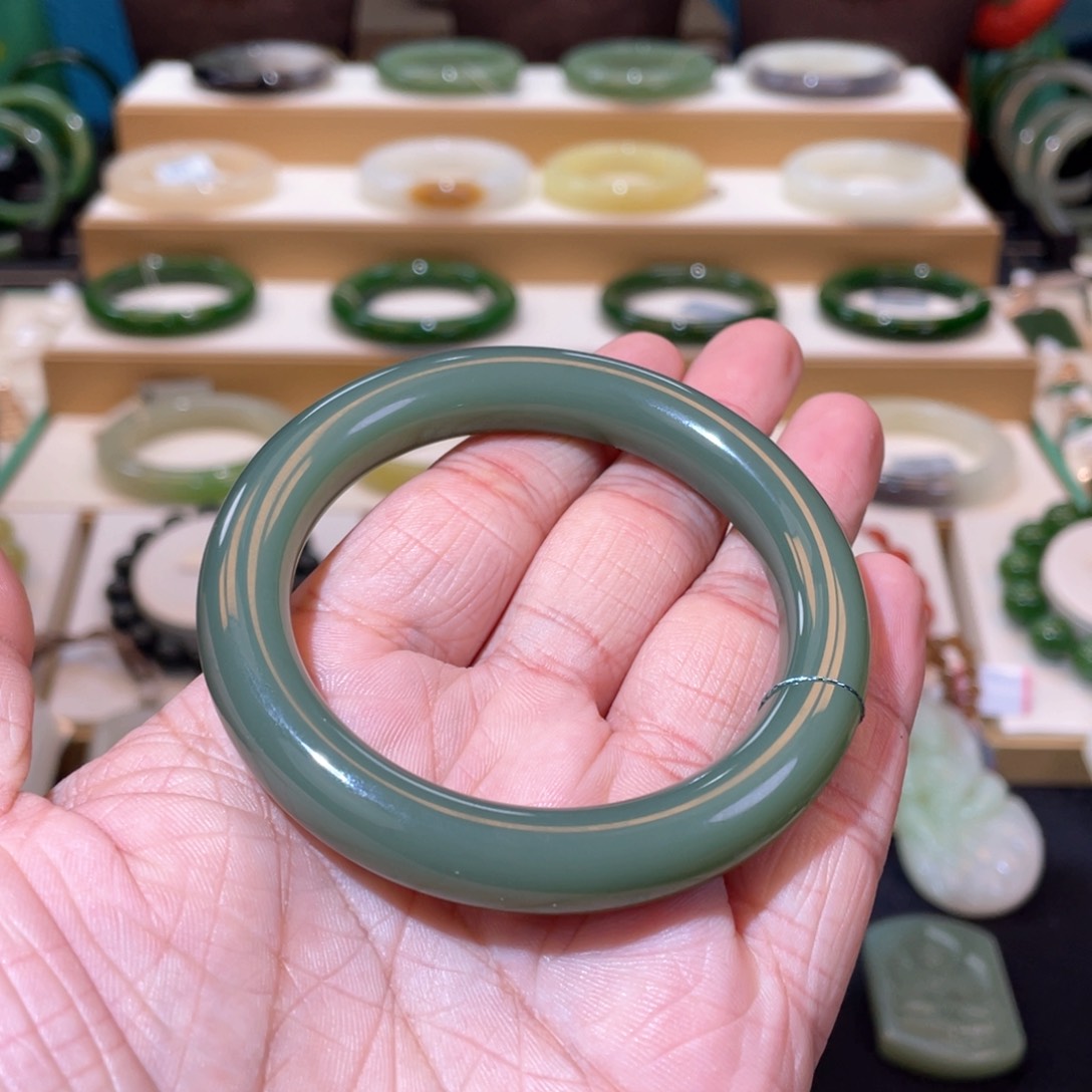 和田玉收藏级碧玉鸭蛋青手镯56+未镶嵌