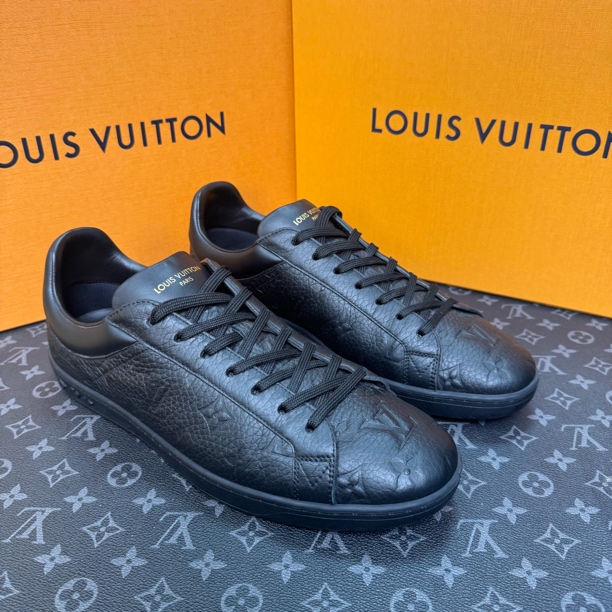 未使用 LouisVuitton/路易威登 42.5码/黑色荔枝压纹老花满印板鞋