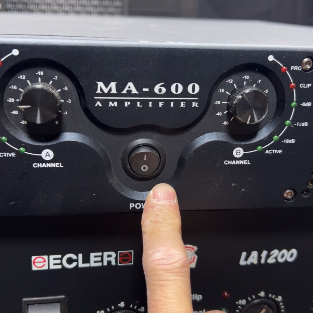 【闪购商品】8新盲盒功放一台成色一般，不包邮