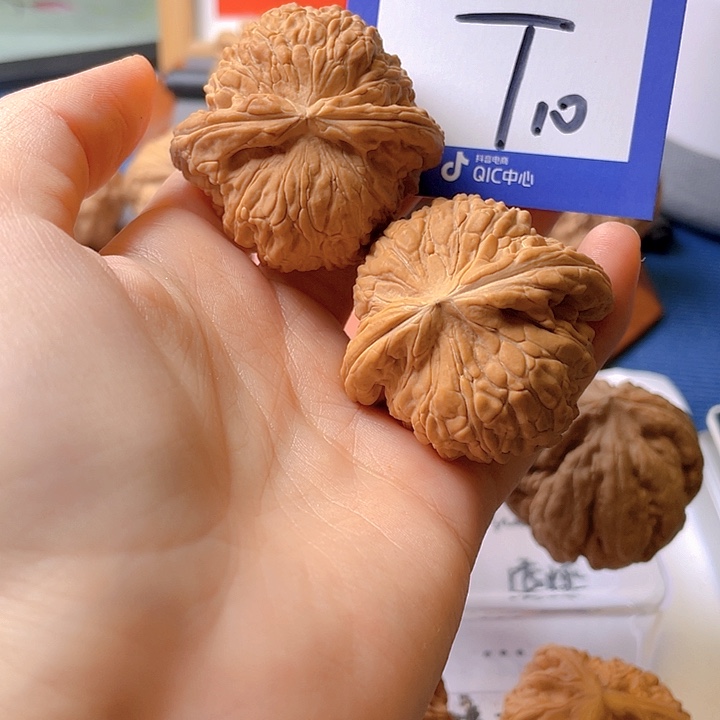 文玩核桃把件雄****司文玩核桃10