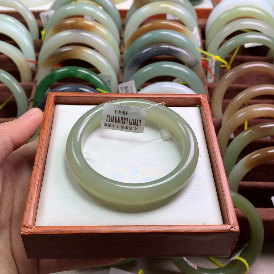 和田玉手镯未镶嵌54/55