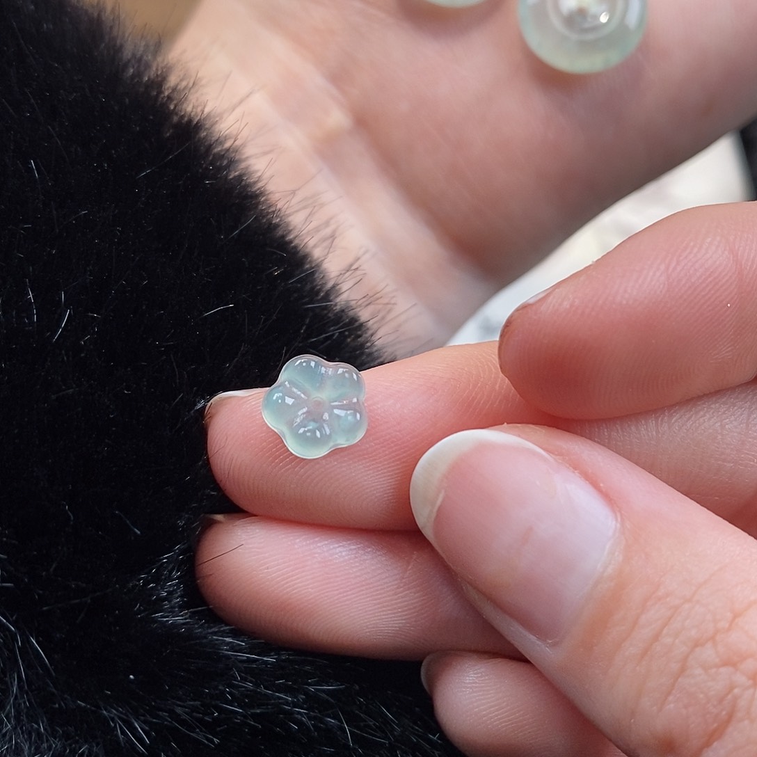 翡翠颈饰未镶嵌天然翡翠