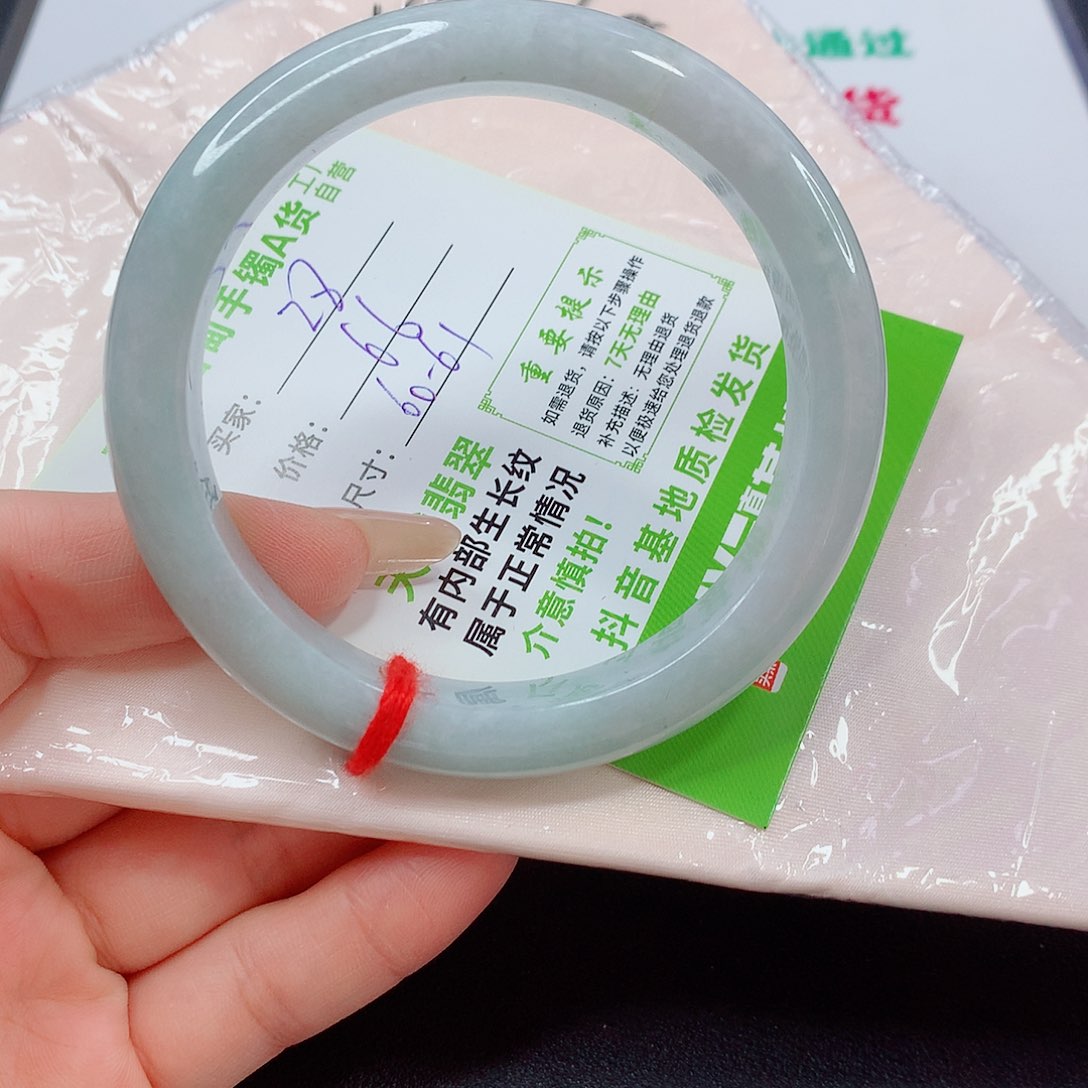 翡翠手镯未镶嵌翡翠