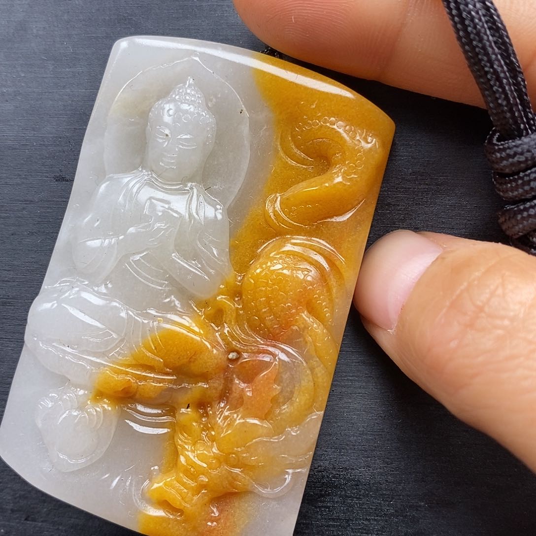 石英质玉（黄龙玉）颈饰未镶嵌