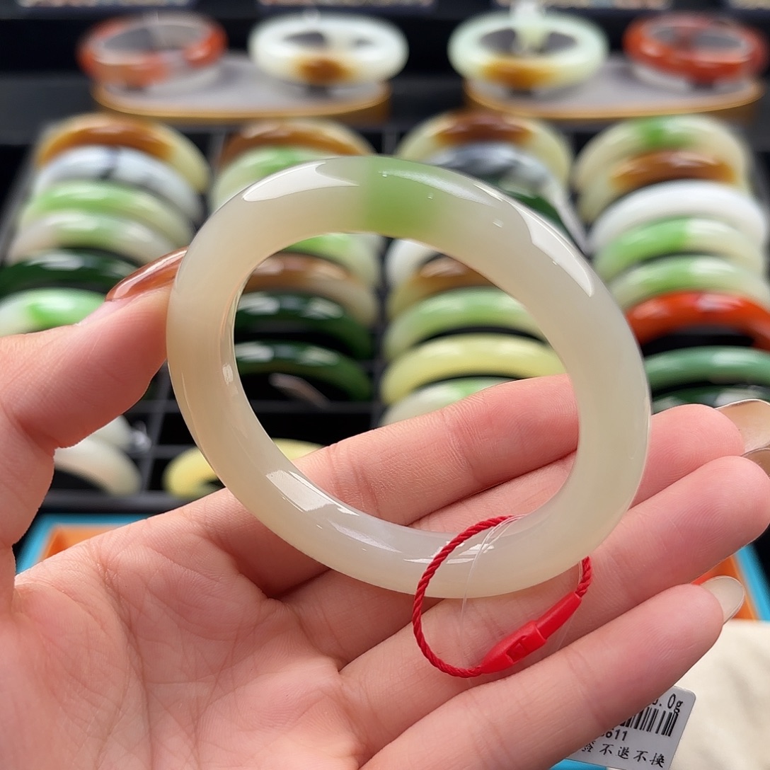 和田玉未镶嵌手镯53.1