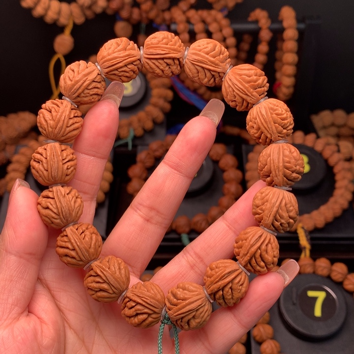 桃核吊坠1.7元宝刺龙手串