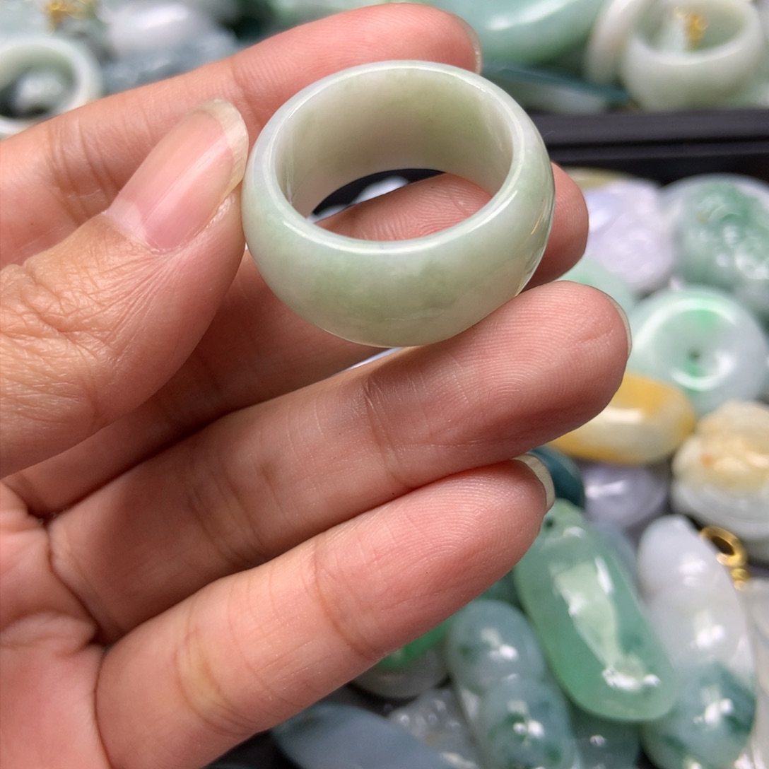 翡翠颈饰未镶嵌天然翡翠