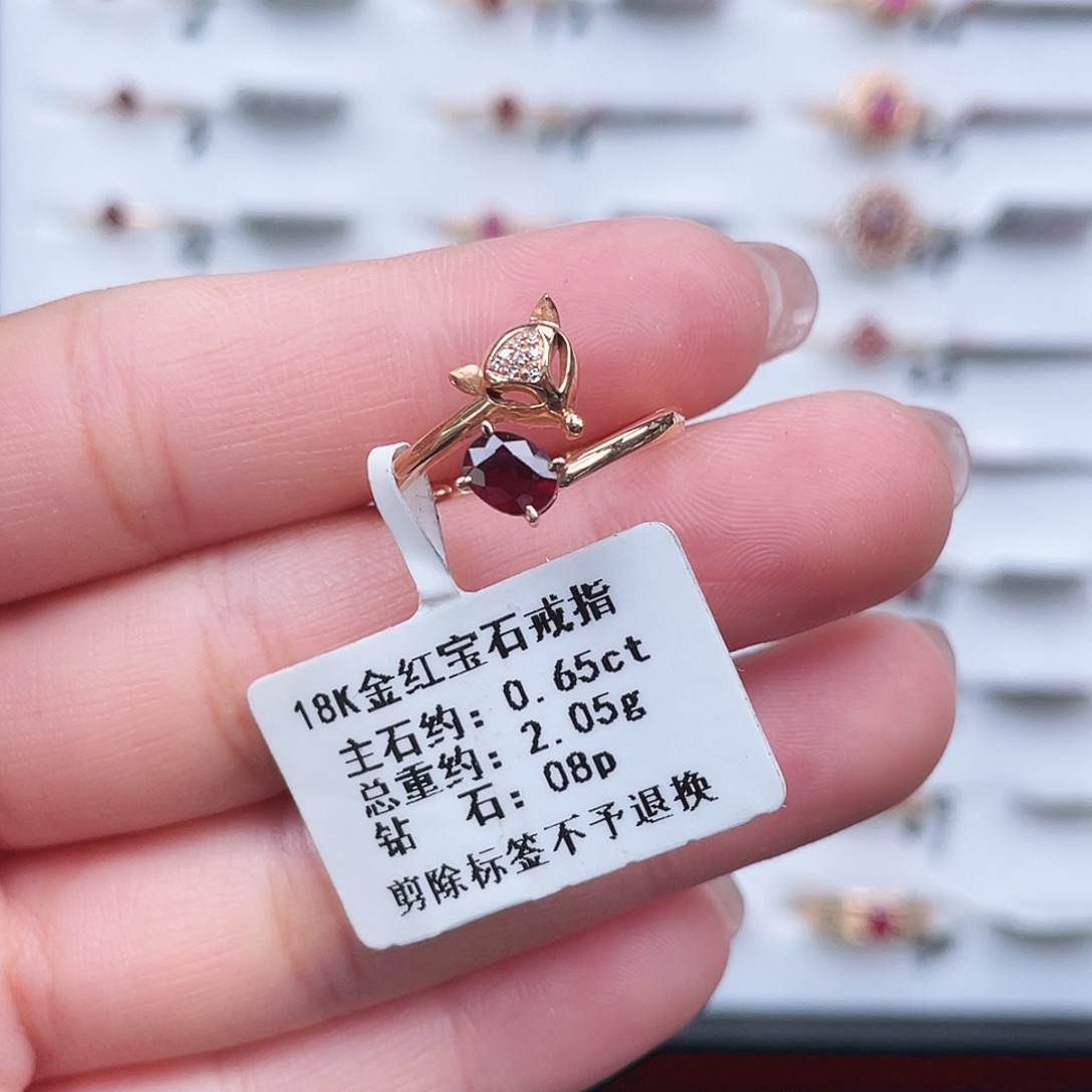 18K金镶嵌戒指红宝石
