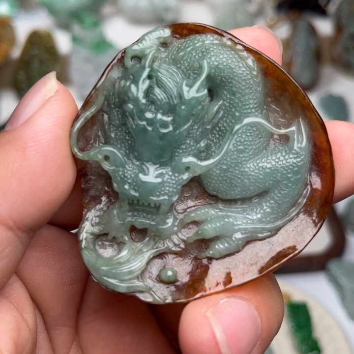 颈饰未镶嵌翡翠龙牌