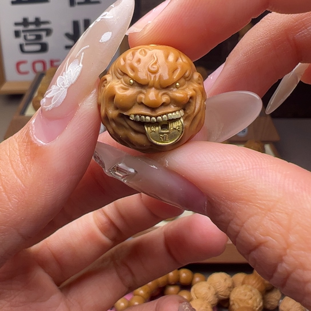 文玩核桃把件镶嵌款见钱眼开19左右尺寸全品有正常封口线