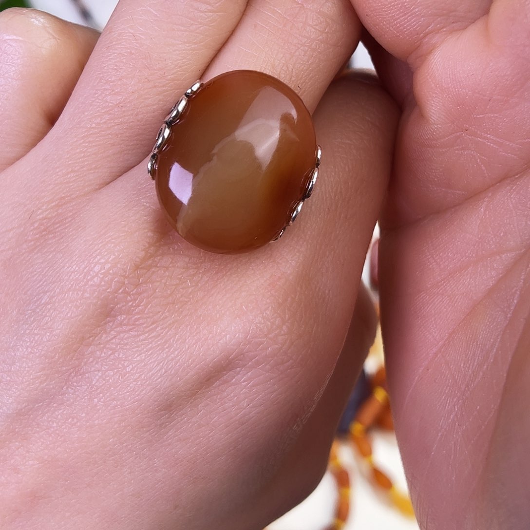 琥珀珠宝奇石未镶嵌。