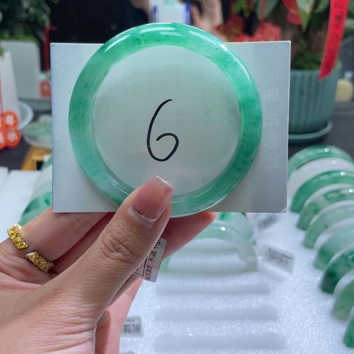 石英质玉手镯未镶嵌