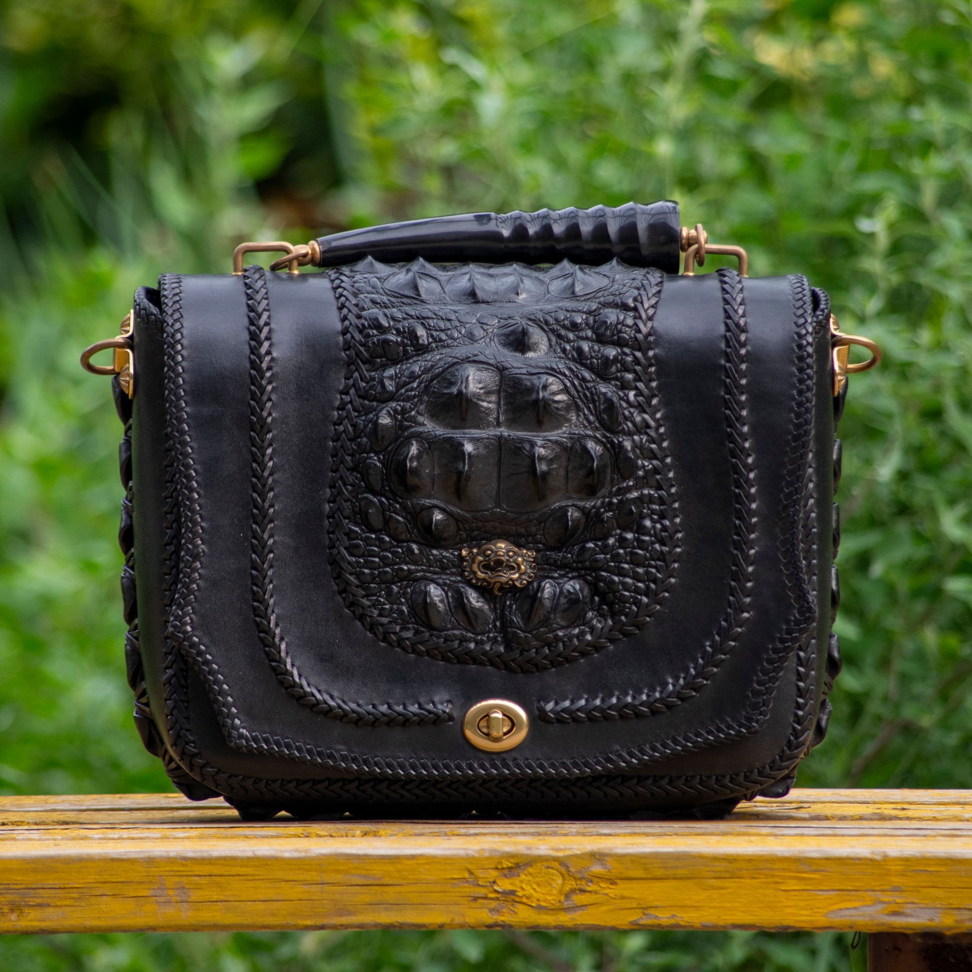 皮都守艺人龙骨手工编织邮差包轻奢时尚百搭复古牛皮单肩休闲经典