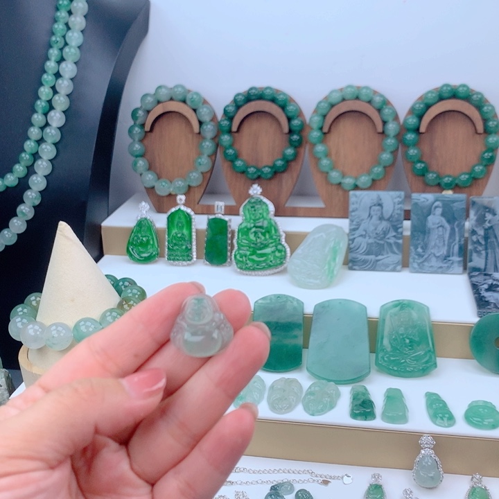 石英质玉未镶嵌颈饰