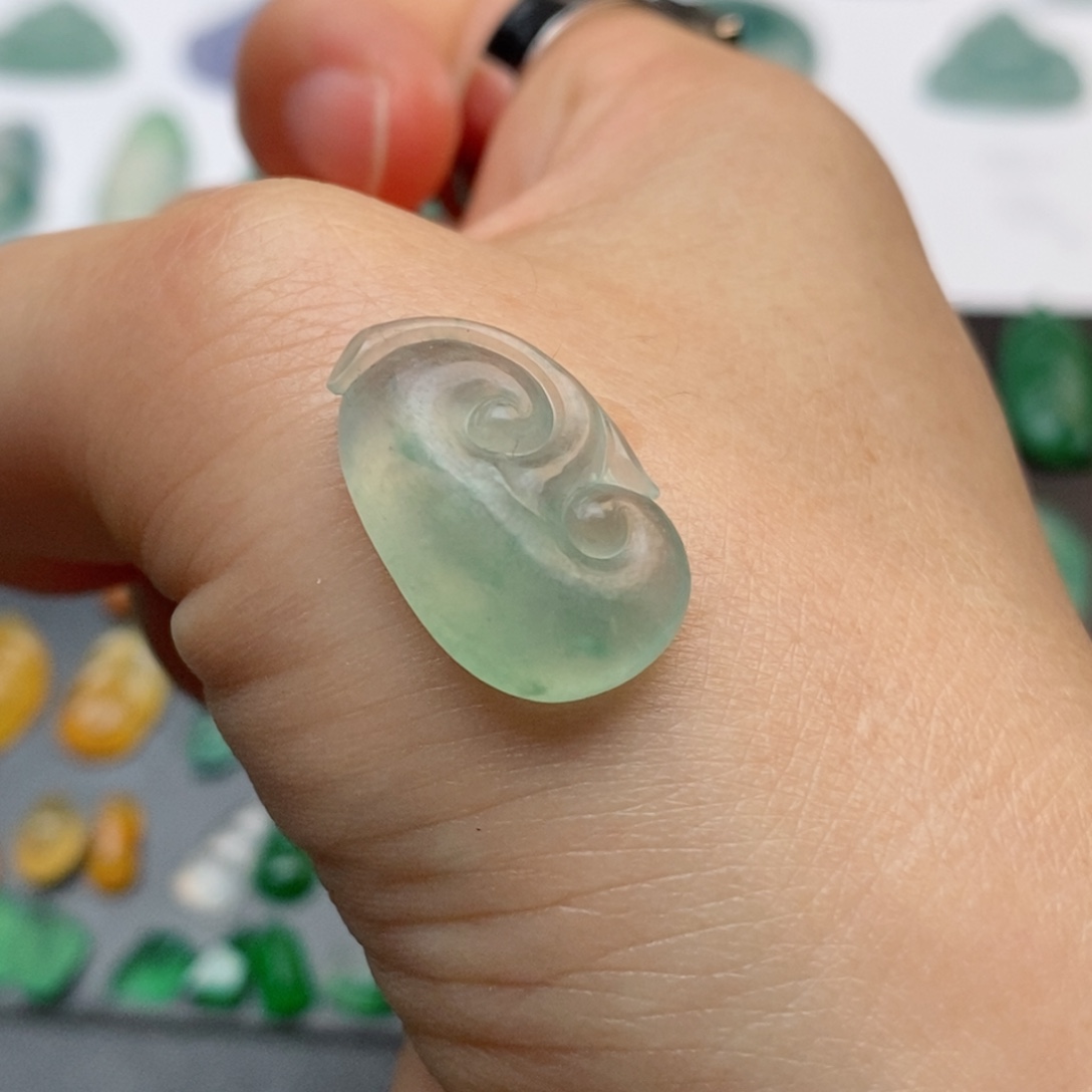 定制翡翠未镶嵌如意