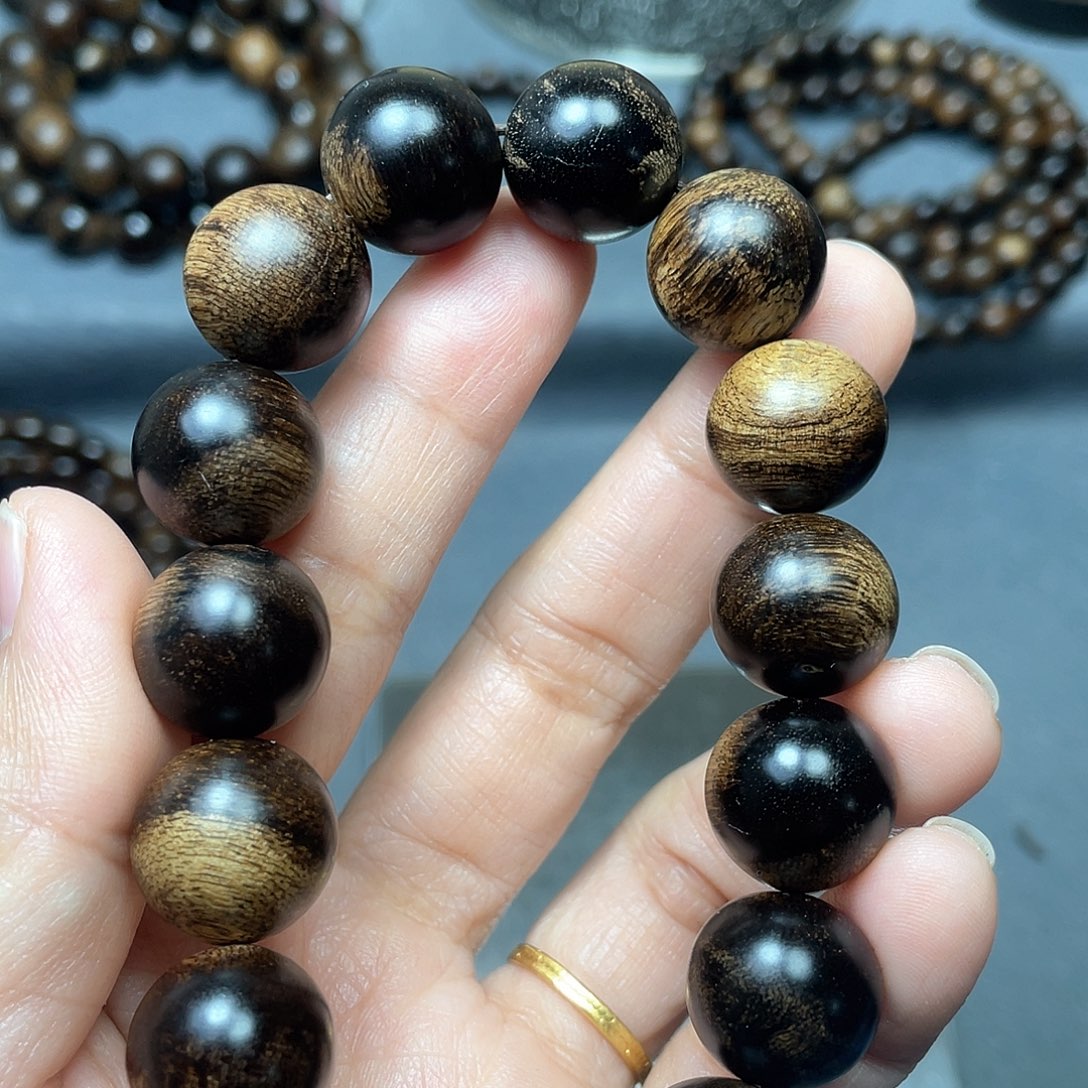 沉香手串白棋瘤疤1.5