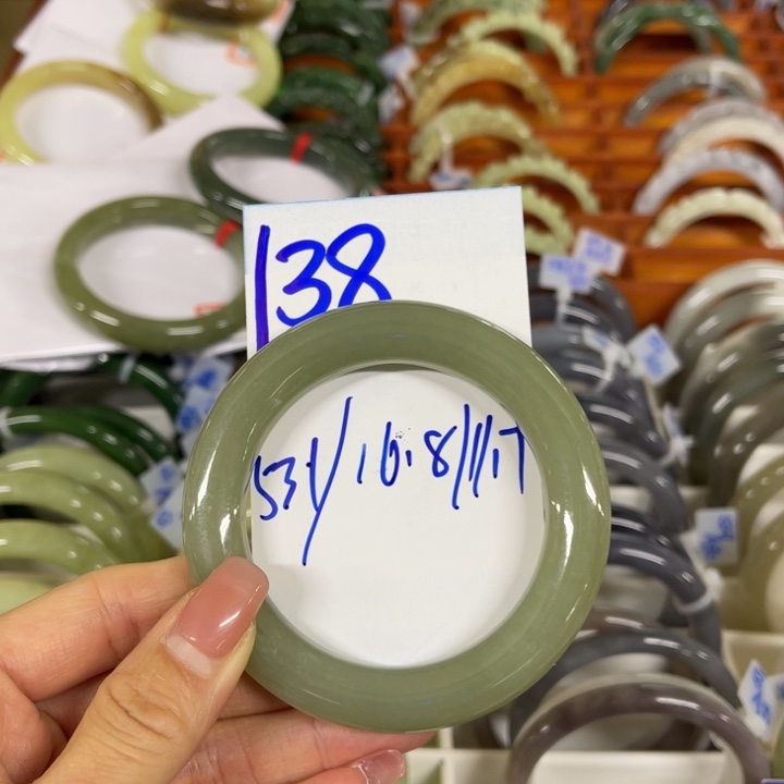 月***鸿和田玉未镶嵌手镯