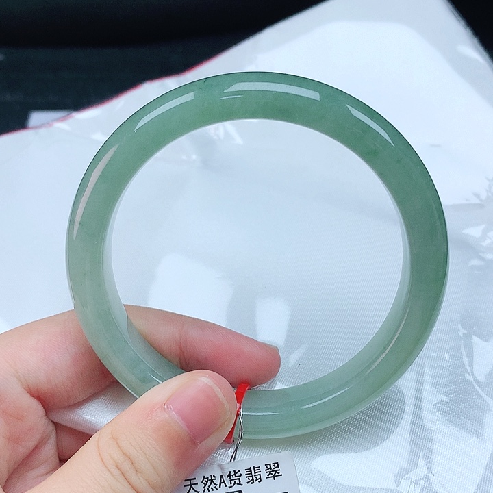 翡翠手镯未镶嵌56圈