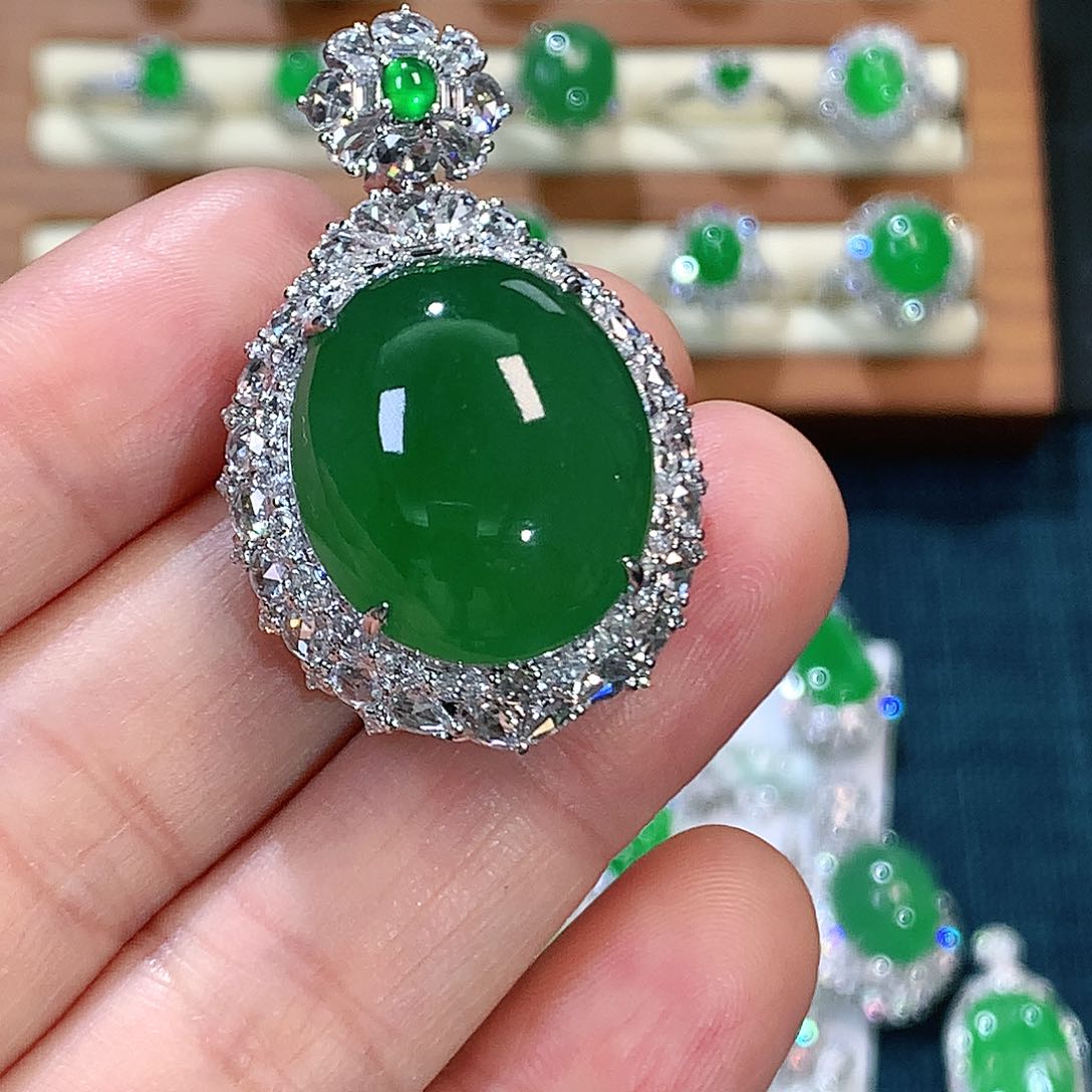 翡翠颈饰18K金镶嵌大**、蛋面吊坠分单