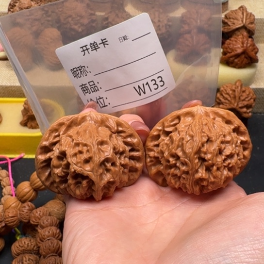 晴***天桃核把件文玩工作室有没有人啊