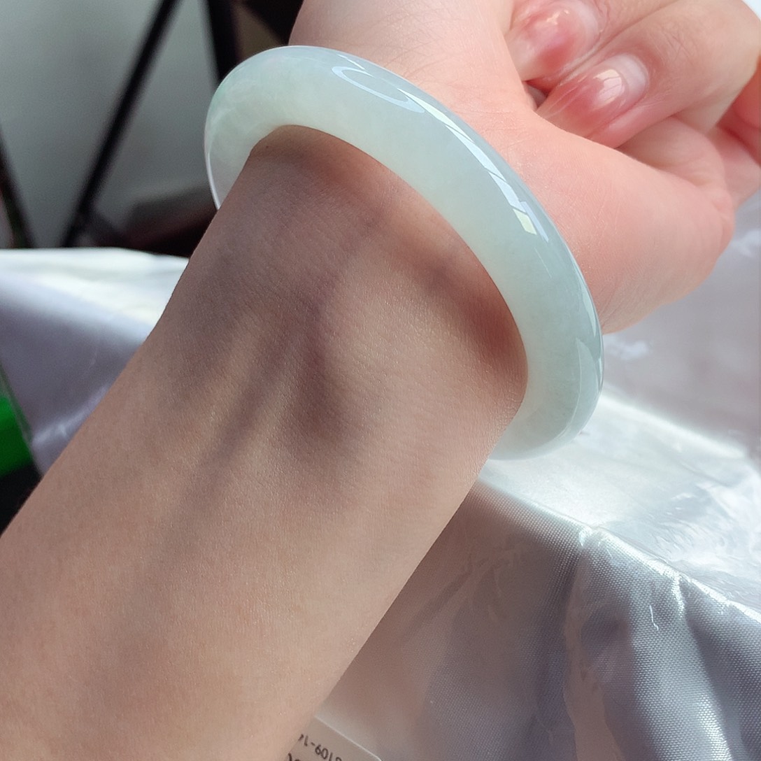 翡翠手镯未镶嵌天然A货翡翠52/53性价比超高