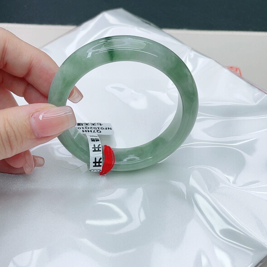 翡翠手镯未镶嵌正53.3