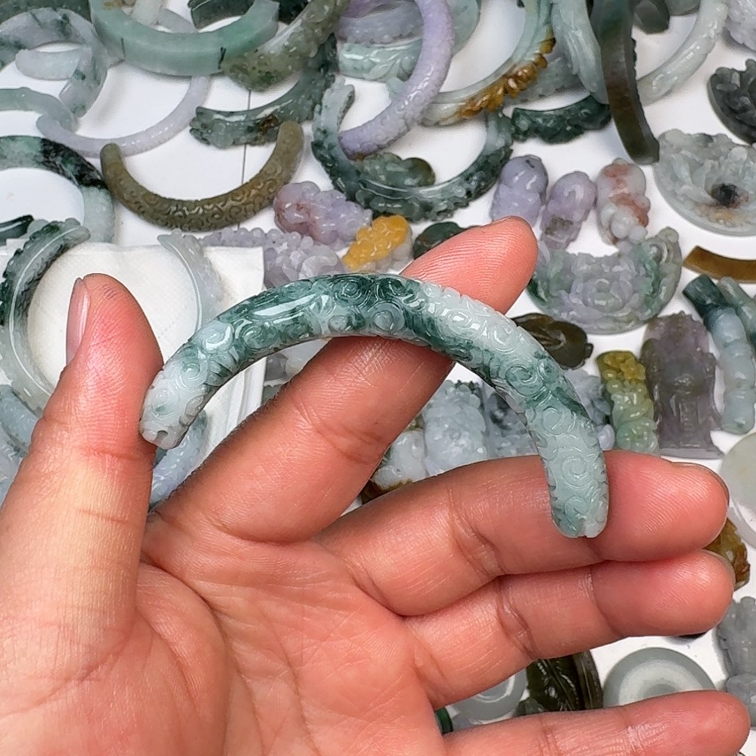 定制翡翠未镶嵌半镯