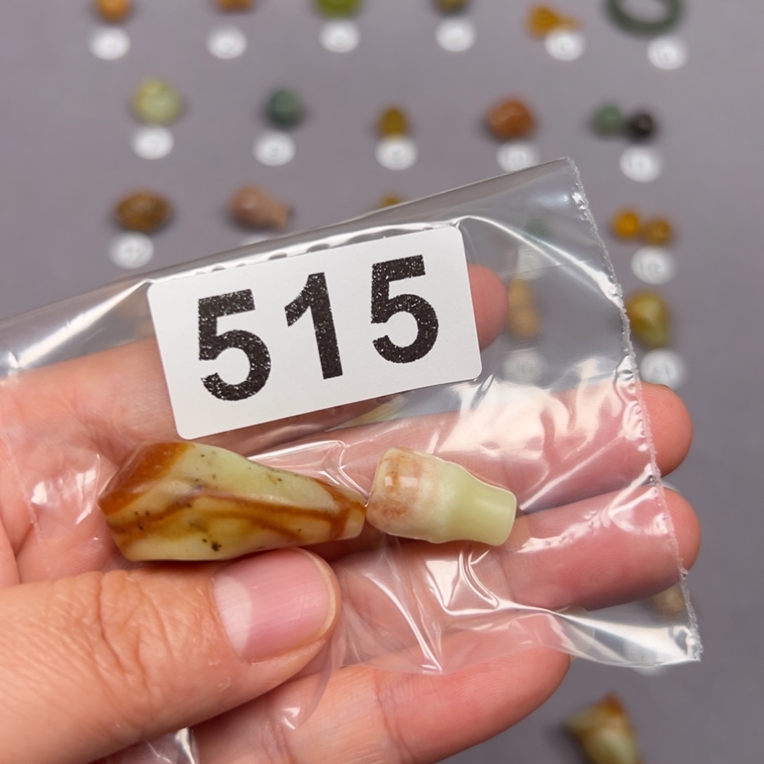 未镶嵌蛇纹石玉颈饰人*微瑕不退不换