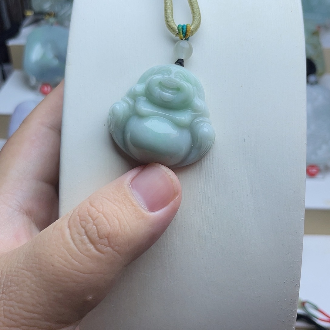 翡翠未镶嵌颈饰佛公