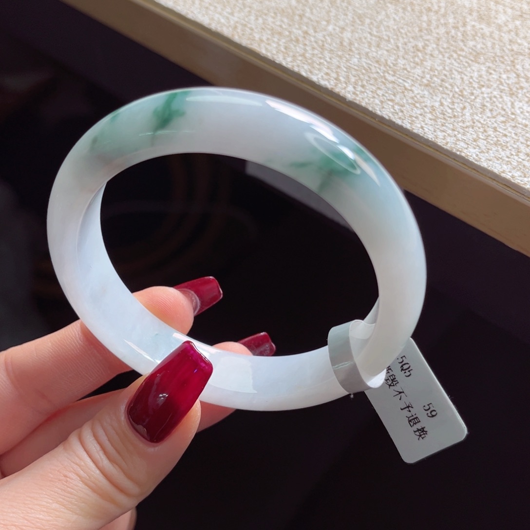 翡翠手镯未镶嵌手镯